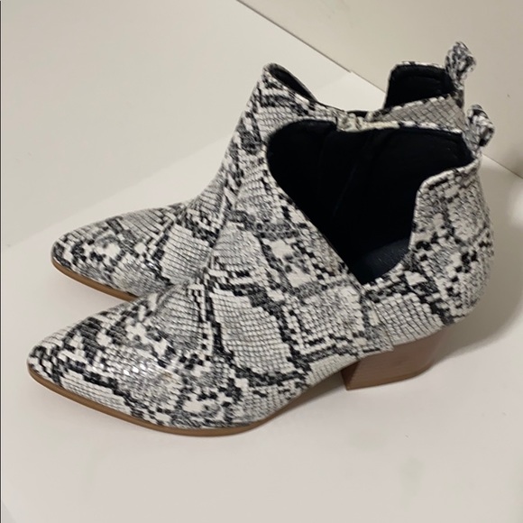 Laicigo Boots snakeskin pattern black gray & white size 7 - Picture 4 of 9